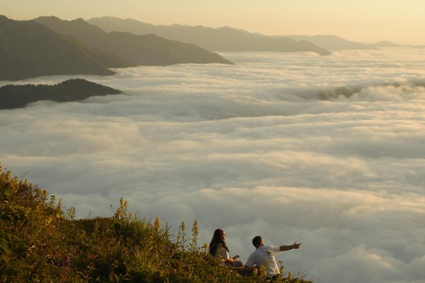 Comment organiser un voyage pour explorer les marchés flottants en Indonésie?