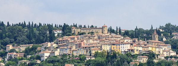 Comment choisir une location de vacances en Provence avec des ateliers de cuisine et des visites de marchés locaux?